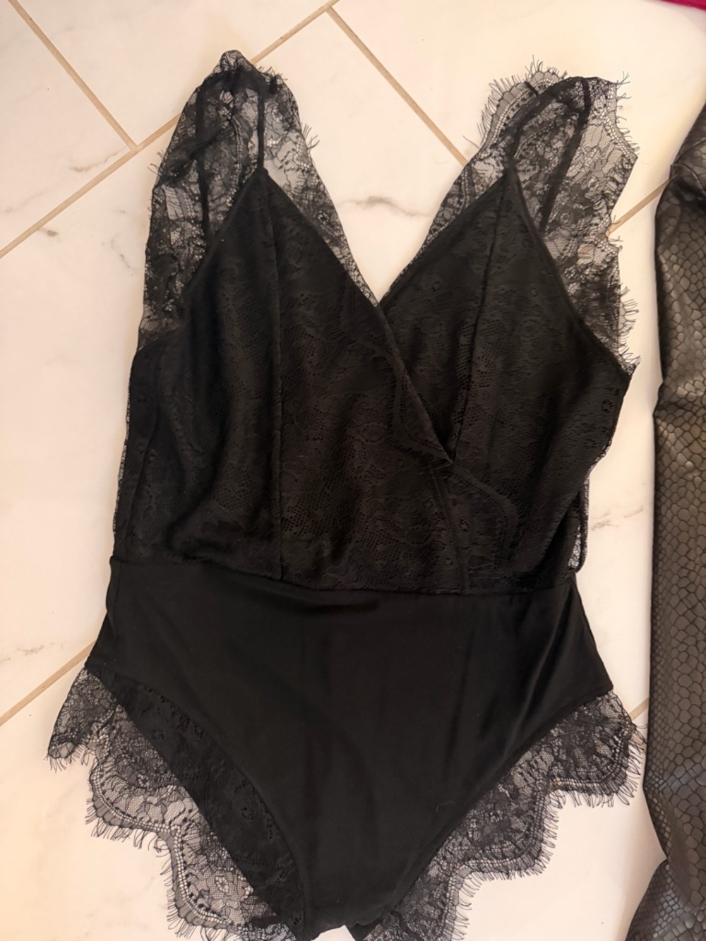Perfect concert outfits! All new items! - Picture 4 of 6